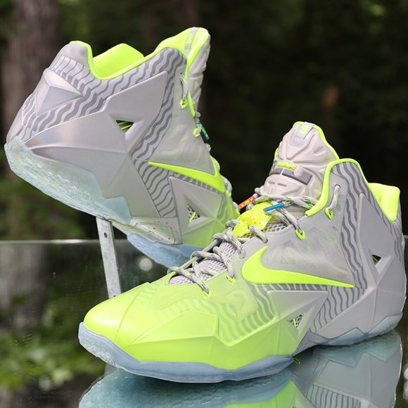 Nike LeBron 11 Maison Luster Volt - Picture 2 of 16